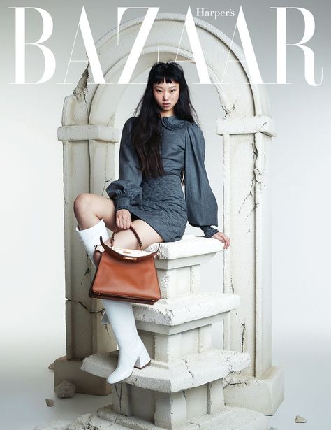 Harper's Bazaar Korea August 2020 Covers Yoon Young Bae, Korean Photoshoot, City Woman, People Poses, Fashion Magazine Cover, Vogue Covers, Makeup And Hair, Photoshoot Concept, Elle Magazine