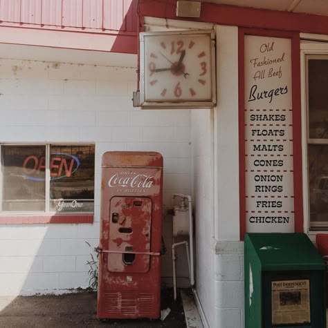 Vintage Americana Aesthetic, Burgers And Shakes, Americana Aesthetic, Lana Del Rey Vinyl, Fotografi Vintage, Creedence Clearwater Revival, Cherry Cola, Heart Shaped Sunglasses, Vintage Americana