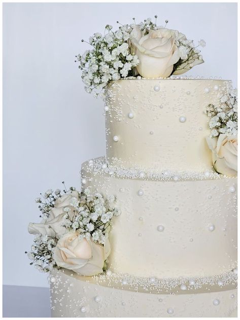 White Rose Wedding Cake, Classy Wedding Cakes, Elegant Wedding Cake Toppers, Rose Wedding Cake, White Rose Wedding, Wedding Cake Options, Wedding Cake Pearls, Pretty Wedding Cakes, Wedding Cake Roses