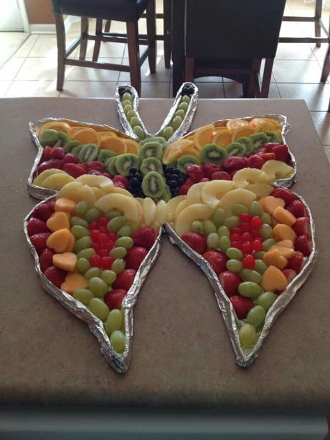 My attempt at the Butterfly Fruit Platter! Butterfly Fruit, Fruit Art Kids, Butterfly Food, Christmas Salad Recipes, Fruit Platter Designs, Fruit Creations, Healthy Halloween Snacks, Christmas Salads, Snack Platter