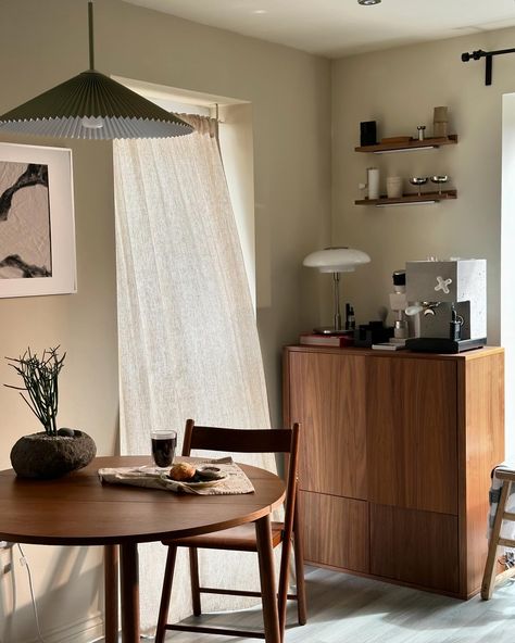 This week’s home cafe highlights 🤎 Home Cafe Interior, Home Cafe Ideas, Home Cafe, Pretty Apartments, Coffee Bar Home, Dream Apartment Decor, Minimalist Home Decor, Design Your Home, Decor Home Living Room