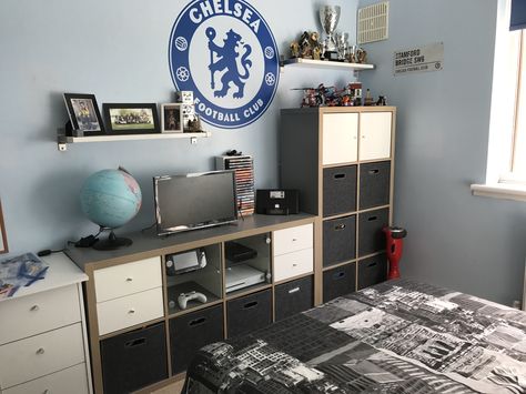 Chelsea Bedroom, Bedroom Ideas Boys, Trendy Bedroom Ideas, Boys Space Bedroom, Soccer Bedroom, Console Unit, Teenager Bedroom, Football Bedroom, Bedroom Gaming