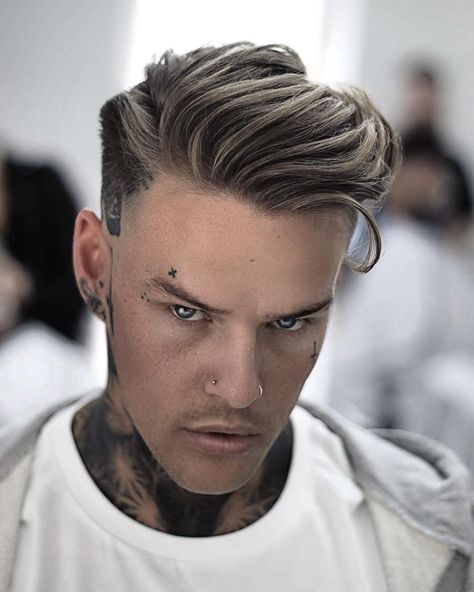 Oblong Face Haircuts, Mens Undercut, Comb Over Fade Haircut, Men Undercut, Modern Mens Haircuts, Mens Messy Hairstyles, Comb Over Haircut, Side Swept Hairstyles, Hair Undercut