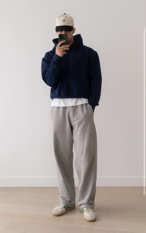 Pullover Men Outfit, Men Hoodie Outfit Ideas, Crew Neck Men Outfit, New Yorker Outfits Men, Nyc Outfits Men Street Styles, Men Over 30 Fashion, Men Street Wear Aesthetic, Mens Sweatpants Outfit Fashion, Men Style Winter Outfits