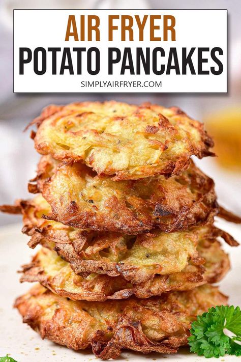 stack of cooked potato pancakes on plate with text overlay "air fryer potato pancakes". Easy Potato Pancake Recipe, Homemade Potato Pancakes, Potato Pancakes Easy, Pancakes Homemade, Crispy Potato Pancakes, Fried Zucchini Recipes, Potato Pancakes Recipe, Air Fryer Potato, Potatoe Pancake Recipe