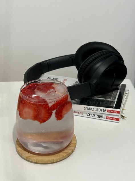 Strawberry Water Aesthetic, Fruit Water Aesthetic, Productive Girl Aesthetic, Bedside Books, Strawberry Infused Water, Aesthetic Healthy Lifestyle, Strawberry Drink, Fresh Drink, Aesthetic Strawberry