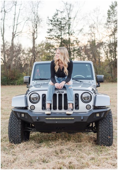 Nashville, TN Jeep Senior Photos | Mackenzie - Blog | Neely Roberts Photography Photoshoot With Jeep Wrangler, Fall Jeep Photoshoot, Senior Picture Ideas Jeep, Jeep Poses Photo Ideas, Photoshoot With Jeep, Jeep Photoshoot Ideas, Headlight Photoshoot, Truck Poses, Truck Senior Pictures