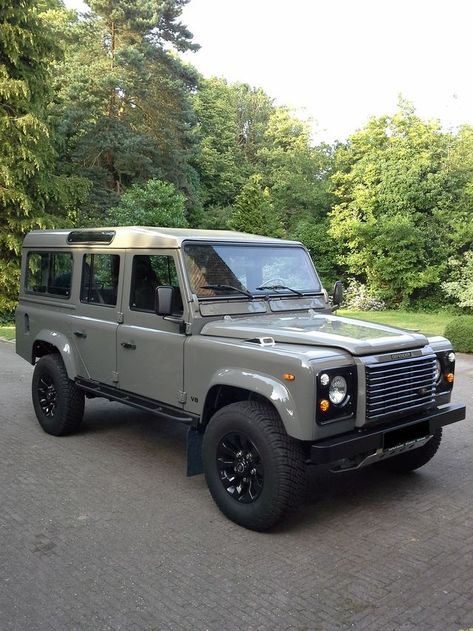 Land Rover 110 Defender, Defender Td5, Defender Camper, Best 4x4, Defender 130, Combi Vw, Land Rover Models, Land Rover Defender 110, Overland Vehicles