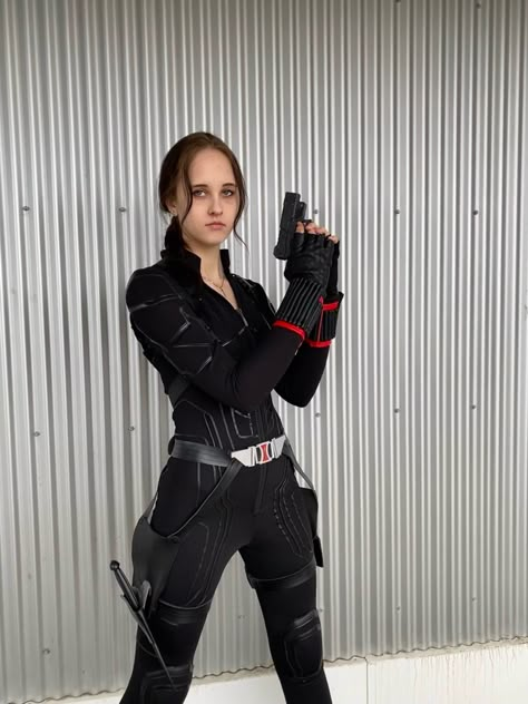 Easy Black Widow Costume, Natasha Romanoff Halloween Costume, Black Widow Cosplay Diy, Cute Marvel Halloween Costumes, Black Widow Disfraz, Black Widow Aesthetic Outfit, Natasha Romanoff Cosplay, Black Widow Costume Ideas, Marvel Halloween Costumes Women