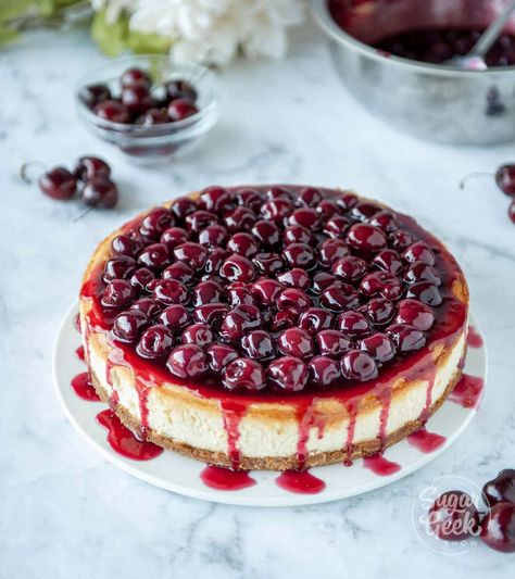 Homemade Cherry Cheesecake, Cherry Cheesecake Recipe, Sugar Geek, Cherry Topping, Cheesecake Recipes Classic, Cheesecake Toppings, Homemade Cheesecake, Dessert Party, Cherry Cheesecake