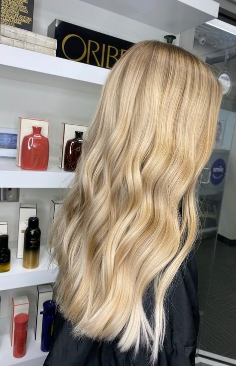 Bright Golden Blonde Hair Highlights, Solid Light Blonde Hair, Creamy Warm Blonde, Light Butter Blonde Hair, Golden Platinum Blonde Hair, Creamy Honey Blonde Hair, Light Golden Blonde Balayage, Buttery Blonde Hair Highlights, Soft Golden Blonde Hair