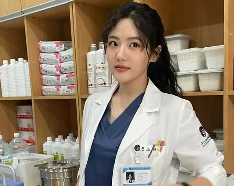 "Doctor Cha" Jo Ah Ram: Former Girl Group Member, Plays a Mean Character but Still Liked - KBIZoom Jo Aram Dr Cha, Doctor Woman Aesthetic, Dr Cha Kdrama, Psychiatrist Outfit, Doctor Outfit Women, Pharmacist Outfit, Kdrama Doctors, Korean Doctor, Doctor Profile