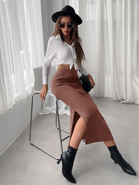 Midi Knit Skirt Outfit, Knitted Midi Skirt Outfit, Midi Skirt Boots Outfit, Knit Skirt Outfit Winter, Green Midi Skirt Outfit, Midi Skirt Fall Outfit, Midi Skirt Boots, Midi Skirt Outfit Winter, Skirts And Boots