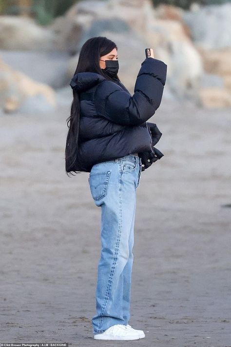 Travis Scott And Stormi, Kylie Jenner Casual, Kylie Jenner Images, Stylizacje Kylie Jenner, Kylie Jenner Outfits Casual, Kylie Jenner Black, Kylie Jenner Street Style, Stile Kylie Jenner, Look Kylie Jenner