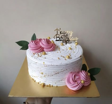 Simple Cake Designs For Women, One Layer Cake Design Birthdays, Whipped Cream Cakes Designs, Cake Design For Women Birthday, Simple Whipped Cream Cake Design, Fondant Birthday Cakes For Women, Buttercream Cake Designs Birthday Women, Pretty Birthday Cakes For Women Simple, Simple Birthday Cake Designs For Women