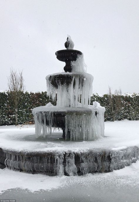 Caroline Violett took this stunning shot of the frozen fountain in her garden in County La... Frozen Water Aesthetic, Marco Alisdair, Frozen Village, Art Thumbnails, Frost Aesthetic, Aesthetic Fountain, Elsa Aesthetic, Ice Garden, Frozen Aesthetic