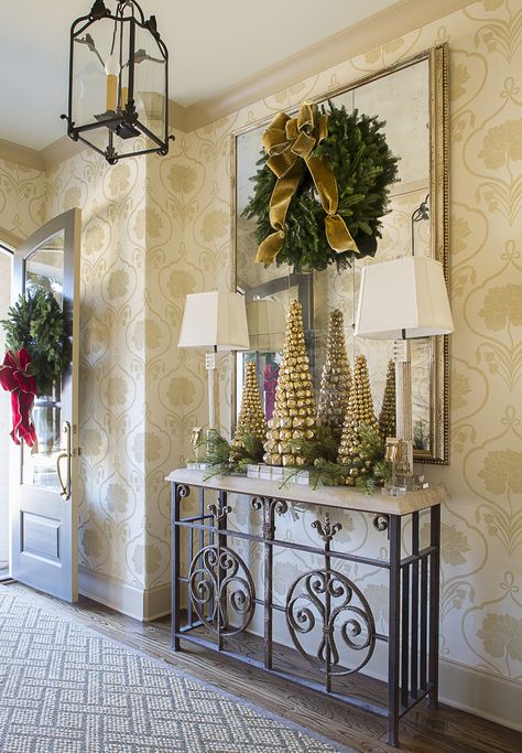 "It’s beautiful to hang a fresh wreath on your entry mirror or even powder rooms! Add a beautiful velvet ribbon and makes such a statement," says Cindy. Image: Julie Wage Ross Wreath On Mirror, Wreath Mirror, Christmas Mirror, Ribbon Wreaths, Fresh Wreath, Entry Mirror, Christmas Entryway, Gold Christmas Decorations, Diy Fall Wreath