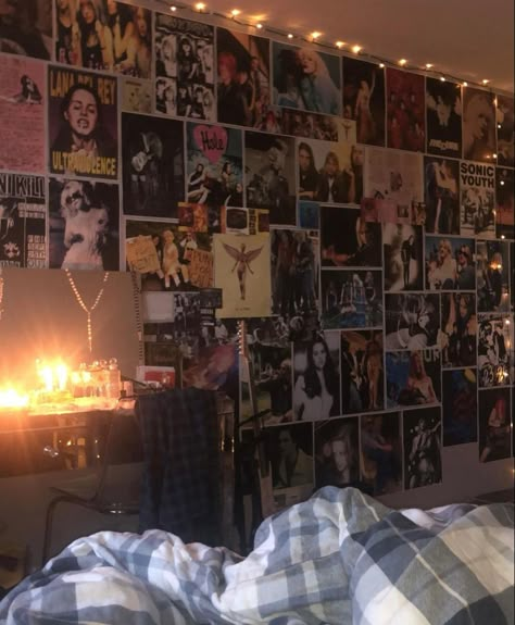 Punk Room Aesthetic Vintage, Band Poster Bedroom, Rock N Roll Room Aesthetic, Rockstar Bedroom Ideas, Grunge Punk Room, Emo Room Inspo 2000s, Room Full Of Posters, Punk Bedrooms, Rockstar Bedroom Aesthetic