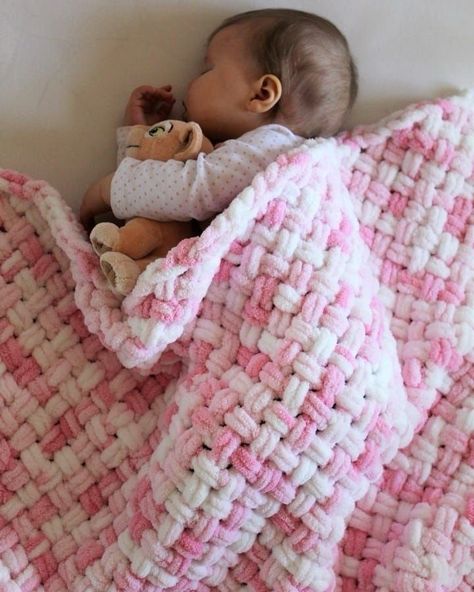 Loopy Yarn, Finger Knitting Projects, Hand Knitting Diy, Finger Crochet, Alize Puffy, Crochet Baby Blanket Free Pattern, Hand Knit Blanket, Crochet Blanket Designs, Crochet Fun