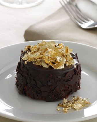 Edible Gold - Favor Gold Flakes Cake, Gold Leaf Food, Edible Gold Leaf Desserts, Golden Anniversary Party, Gold Cookies, Spooky Halloween Food, Gold Dessert, Edible Gold Leaf, Royal Tea