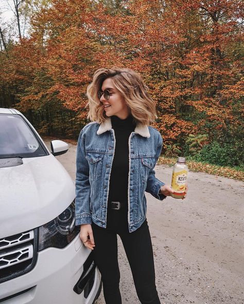 Nichole Ciotti on Instagram: “Road tripping through colorful Vermont! #ad Brought some snacks and my @KeVitaDrinks Sparkling Probiotic Drink Lemon Cayenne flavor along…” Street Style Fall Outfits, Mode Hippie, Trendy Winter, Bohol, Style Winter, Jacket Outfit, Cute Fall Outfits, Fall Street Style, Casual Winter Outfits