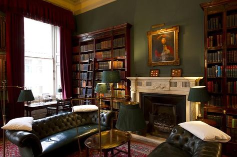 An interior at Brooks’s in St James’s Street. The club was founded in 1764 via thetimes.co.uk Gentlemens Club Decor, Gentlemens Room, London Decor, English Interior, British Interior, Study Decor, Gentlemans Club, Home Library Design, Country Houses