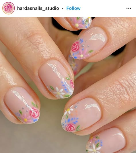 Detailed Nail Art, Floral Nail Art, Oval Nails, Nail Studio, Bridal Nails, Dream Nails, Floral Nails, Chic Nails, Short Acrylic Nails