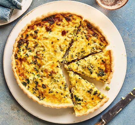 Best Quiche Lorraine Recipe, Carlsbad Cravings Recipes, Easy Quiche Recipe, Bacon Quiche Recipe, Savoury Tart, Best Quiche, Homemade Quiche, Quiche Pie, Feta Quiche