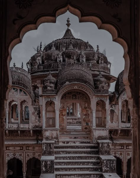 Indian Royalty Aesthetic Wallpaper, Desi Royalty Aesthetic, India Aesthetic Background, Sanskriticore Aesthetic, Indian Aesthetic Architecture, Indian Castle Aesthetic, Egyptian Royalty Aesthetic, Indian Places Aesthetic, Indian Fantasy Aesthetic