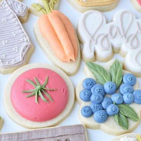 Jessica Lutovsky | Buttercream Cookies & Cakes on Instagram: "Who is ready for farmers market season again?! 🙋🏻‍♀️🍅🫐🍋🥕🍓🥦💐#farmersmarketcookies #farmersmarkettheme #locallygrown #blueberrycookies #lemoncookies #tomatocookies #vegetablecookies #fruitcookies #babyshowercookies #locallygrownbabyshower #locallygrown #buttercreamcookies #buttercreamcookiers #buttercreamsugarcookies #sugarcookiesofinstagram #sugarcookiedecorating #pnwbaker" Farmers Market Baby Shower Cookies, Farmers Market Cookies Decorated, Locally Grown Baby Shower Cookies, Farmers Market Sugar Cookies, Farmers Market Dessert Ideas, Buttercream Iced Cookies, Gardening Cookies, Farmers Market Cookies, Buttercream Decorated Cookies