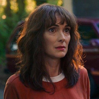 desc: joyce byers icon tags: #StrangerThings #StrangerThingsNetflix stranger things series. stranger things netflix. stranger things. stranger things 2019. stranger things season 1. stranger things season 2. stranger things season 3. stranger things aesthetic. stranger things icons. stranger things layouts. winona ryder. Winona Ryder Hair, Winona Ryder Stranger Things, Joyce Stranger Things, Billy Hargrove, Joyce Byers, Stranger Things Season 3, Stranger Things Have Happened, Stranger Things Characters, Stranger Things Aesthetic