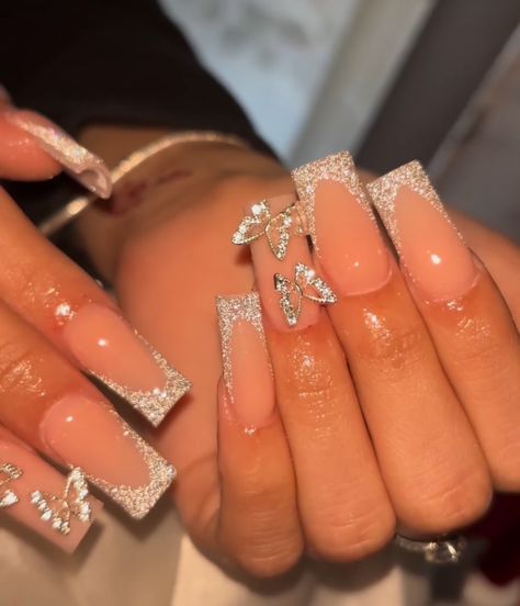 Prom Baddie Nails, Nail Designs Jewels Rhinestones, Birthday Nails For March, Champagne And Silver Nails, Silver Nails Prom Acrylics, School Dance Nail Ideas, Cute Graduation Nail Ideas, Silver Nails Inspo Prom, Short Nail Designs White And Gold