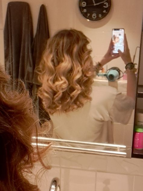 Heatless Curls Aesthetic, Sleepover Hairstyles, Semester Aesthetic, Autumn Sleepover, Curls Aesthetic, Pajamas Aesthetic, College Freshman, Freshman College, Heatless Curls