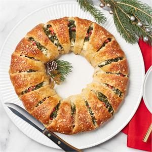 Wreath Appetizer, Spinach And Mozzarella, Crescent Wreath, Wreath Recipe, Roll Wreath, Christmas Appetizer, Printable Recipes, Hot Appetizers, Crescent Dough