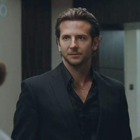 Bradley Cooper Limitless, Bradley Cooper Hangover, Bradley Cooper Hot, Phil Wenneck, The Hangover Movie, The Hungover, Hangover Movie, Finance Bro, Old Money Men