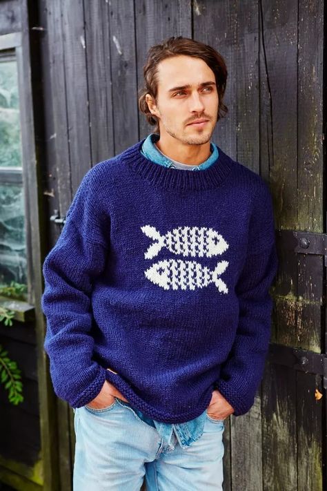 Padstow Sweater Men's and Women's unisex hand knitted unlined wool jumper. A sloppy joe sweater with a relaxed fit. Retro fish motif on the front and back. A revival brought back from the 90s. Fair trade and handmade in Nepal. Mens Knit Sweater, Jumper Knitting Pattern, Crochet Jumper, Sloppy Joe, Knit Outerwear, Winter Pullover, Summer Knitting, Wrap Cardigan, Knitwear Men