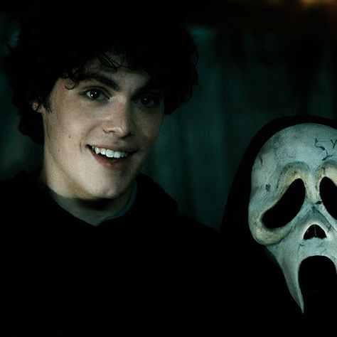 scream vi ( 2023 ) Ethan Ghost Face, Ghostface Ethan, Scream 6 Ethan, Ethan Landry Icon, Jack Champion Scream, Ethan Scream, Horror Film Characters, Jake Champion, Scream Actors