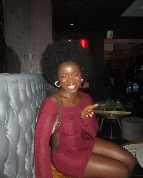 Afros on a night out >>> Donna Outfits, Afro Aesthetic, 4c Afro, Femininity Aesthetic, Dark Complexion, Afro Style, Natural Afro Hairstyles, Clubbing Outfits, Black Queens