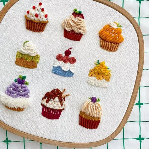 Cupcake Embroidery Patterns, Flowers Fantasy Art, Embroidery Icons, Holiday Cross Stitch Patterns, Embroidery Video, Miniature Embroidery, Simple Hand Embroidery Patterns, Diy Embroidery Designs, Diy Embroidery Patterns