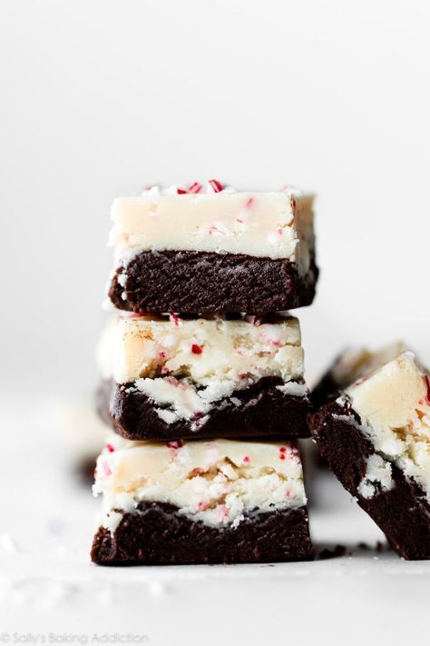 Peppermint Bark Fudge Recipe, Peppermint Desserts, Peppermint Bark Fudge, Classic Christmas Recipes, Peppermint Dessert, Easy Fudge, Peppermint Fudge, White Chocolate Fudge, Fudge Ingredients