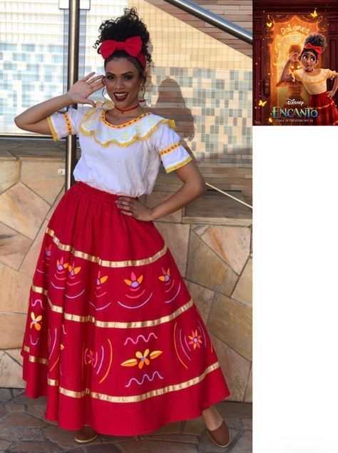 Delores Costume Encanto, Dolores Madrigal Costume, Encanto Dress Up Ideas, Encanto Characters Costumes, Encanto Family Halloween Costumes, Encanto Halloween Costumes, Diy Disney Princess Costume, Carnaval Inspo, Encanto Costume