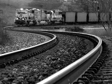 S-curves are leading lines that aren't straight. These capture the eyes in a curved path, in the case it is the railroad tracks. The viewer may wonder where these tracks lead, or at least where the train is headed. Curved Lines Photography, Old Train Pictures, Elements Of Composition, Photography Facts, Lines Photography, Composition Examples, Horizontal Photography, Composition Rules, Courses To Learn