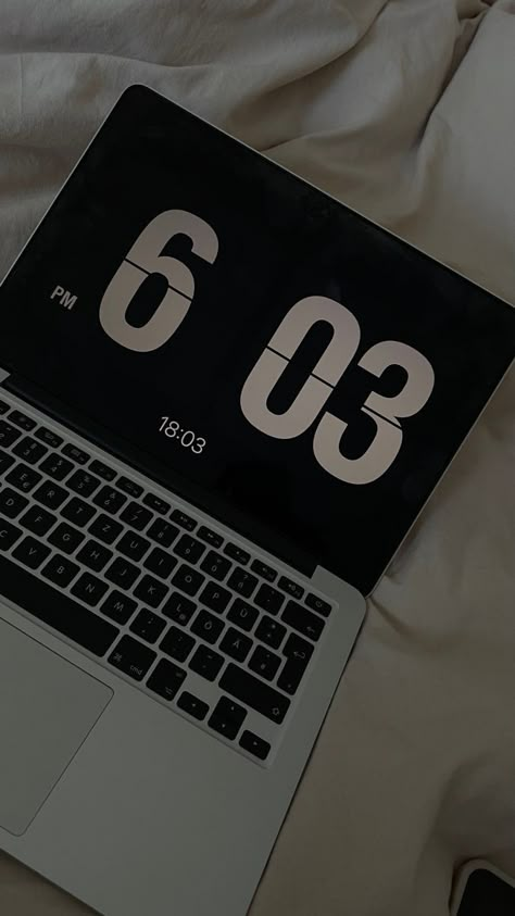 6 Am Aesthetic, Clock Aesthetic Wallpaper, Picture Clock, 2024 Board, Vision Board Photos, Vision Board Pictures, Clock Wallpaper, Dream Vision Board, Daily Goals