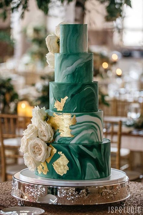 Cake Emerald Green, Emerald Wedding Cake, Wedding Cake Emerald Green, Green Quinceanera Theme, Emerald Green Wedding Theme, 5 Tier Wedding Cakes, Green And Gold Wedding, Royal Garden Party, Green Wedding Cake