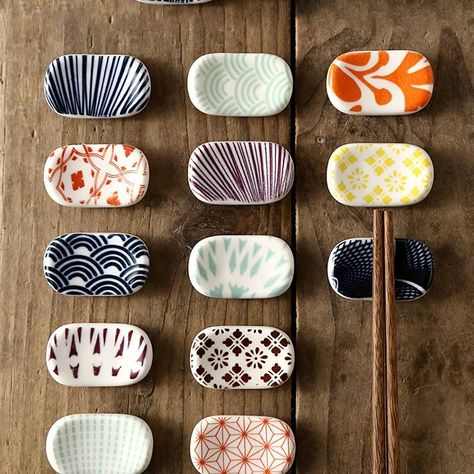 Ceramic Egg, Japanese Chopsticks, Tray Storage, Egg Tray, Cerámica Ideas, Chopstick Holder, Japanese Kitchen, Keramik Design, Chopstick Rest