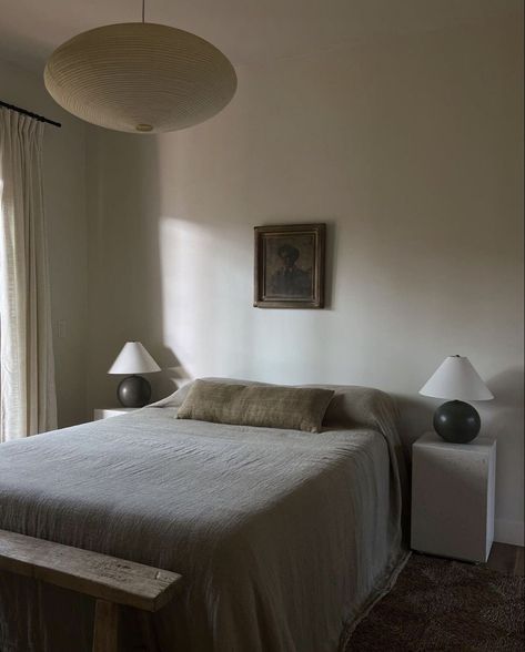 Small Art Above Bed, Wabi Sabi Mid Century Bedroom, Two Rugs In Bedroom, White Linen Bedroom, Brutalist Bedroom, Modernist Bedroom, 2024 Interior Design Trends, Low Ceiling Bedroom, Minimalist Bedding