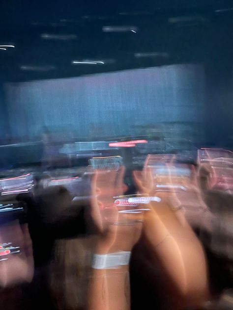 Blurred Party Aesthetic, Blurry Concert Aesthetic, Photo Flou Aesthetic, Concert Playlist Cover, Blurred Photos Aesthetic, Motion Blur Aesthetic, Blur Concert, Playlist Cover Photo Asthetic, Media Coursework