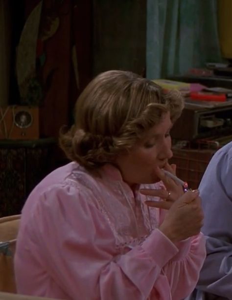 Kitty That 70s Show, Sitcom Aesthetic, Kitty Forman, That 70s Show Aesthetic, That 70s Show Quotes, Room Frames, 70s Show, Button Making, 70 Show