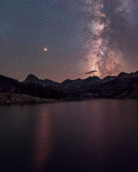 Destination: The Red Planet Photo by @babaktafreshi The World at Night projectMars and the Milky ... World At Night, Planet Photo, Lakes In California, Photography Advice, Red Planet, The Milky Way, Summer Night, Night Photography, Milky Way