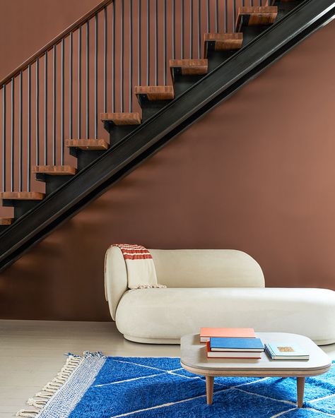 An enveloping hue, inspired by the depth and character of well-worn leather. Cinnamon Slate, Current Design Trends, Traditional Homes, Paint Colors Benjamin Moore, Benjamin Moore Colors, Benjamin Moore Paint, Design Aesthetics, Interior Wall Design, Saddle Brown